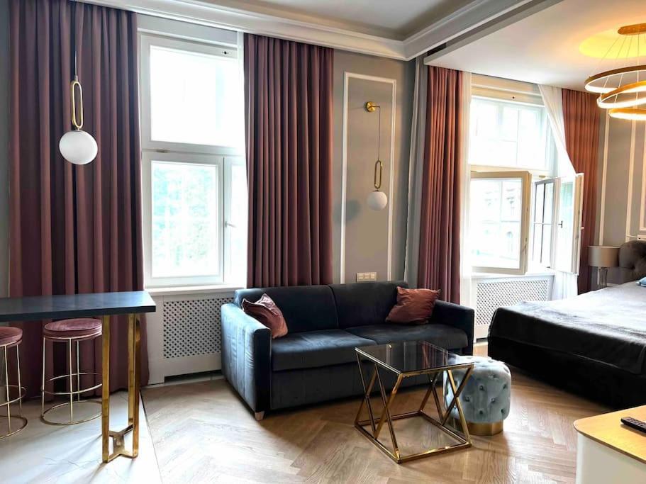 Studio Apartment In The Center Of Рига Экстерьер фото