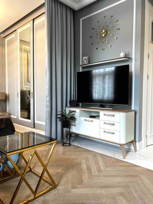 Studio Apartment In The Center Of Рига Экстерьер фото